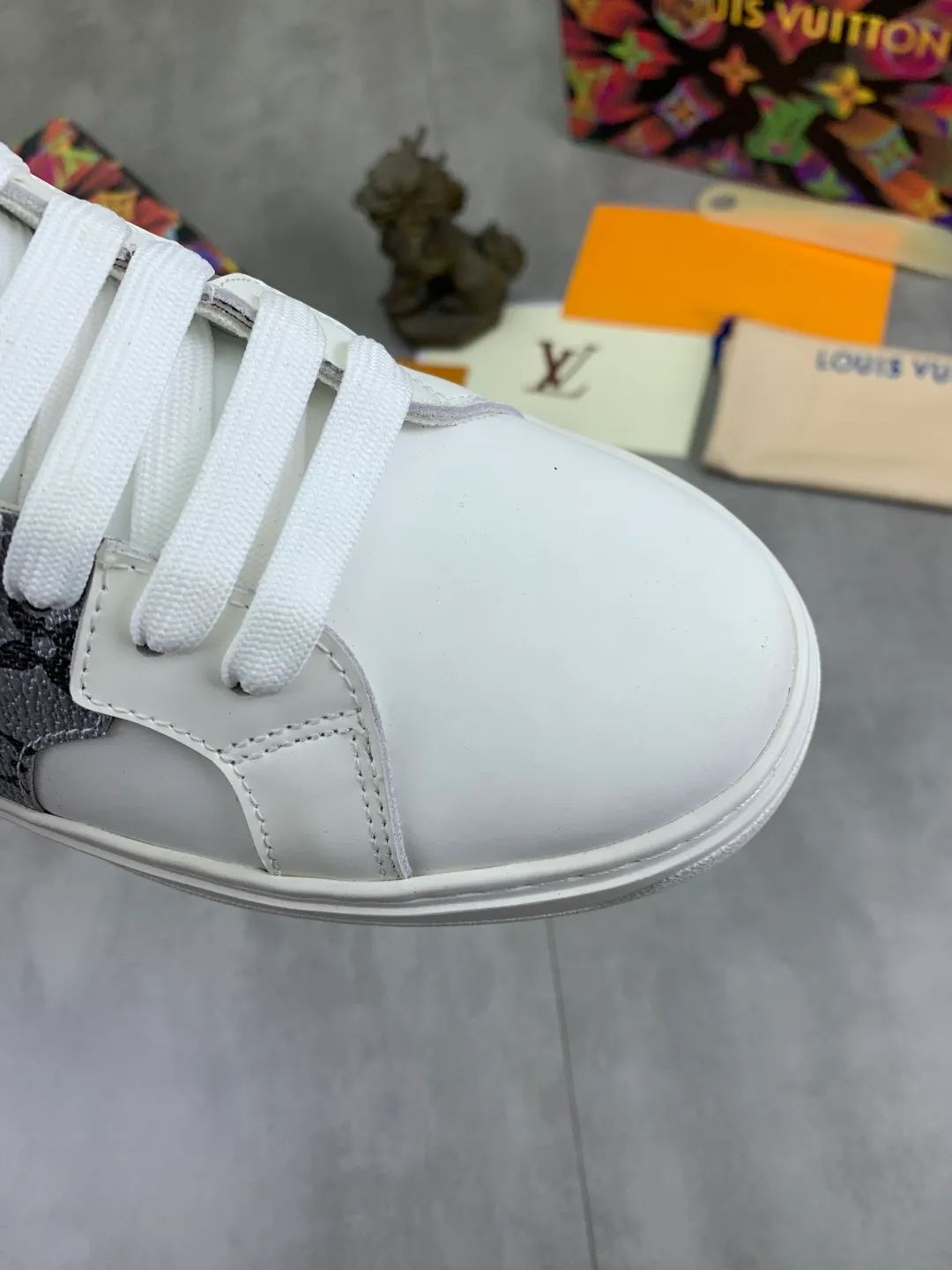 Men's men's shoes P520💰【New style】🆘High quality cowhide【Louis Vuitton】LV official website's latest model🎁casual and fashionable men's shoes👟hot style💥simple and elegant style, exclusive for trendy men. Unique official website's latest brand elements👑original decoration, fashionable and generous, the fabric is made of original denim➕comfortable and breathable mesh lining➕cow leather feet ✅The official website specifies wear-resistant casual outsole, the classic model is taken in real life🎬Color: 4️⃣colors available😍Number of codes: 38-44 Full set of packaging